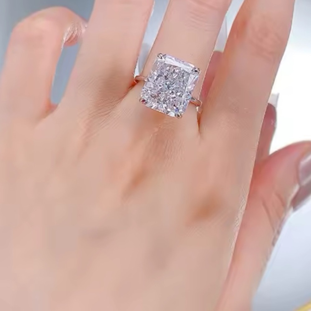 18k 7ct Radiant Cut Ring - Picture 10 of 16